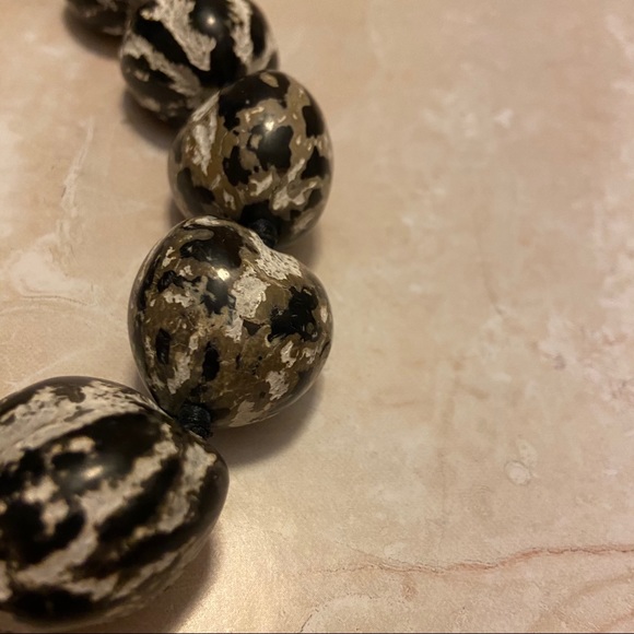 🌟Beautiful  Wood Beaded Necklace🌟 - Picture 2 of 2